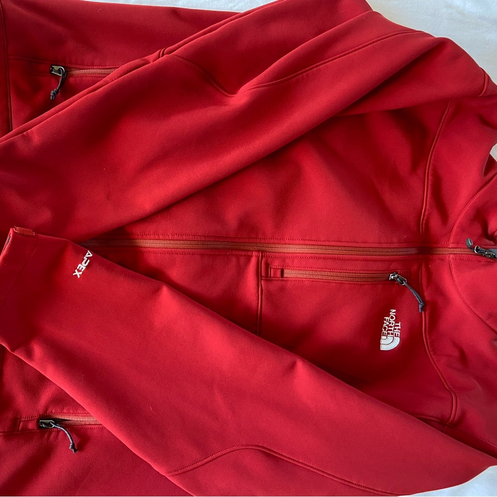 Men’s  North Face Apex jacket in red